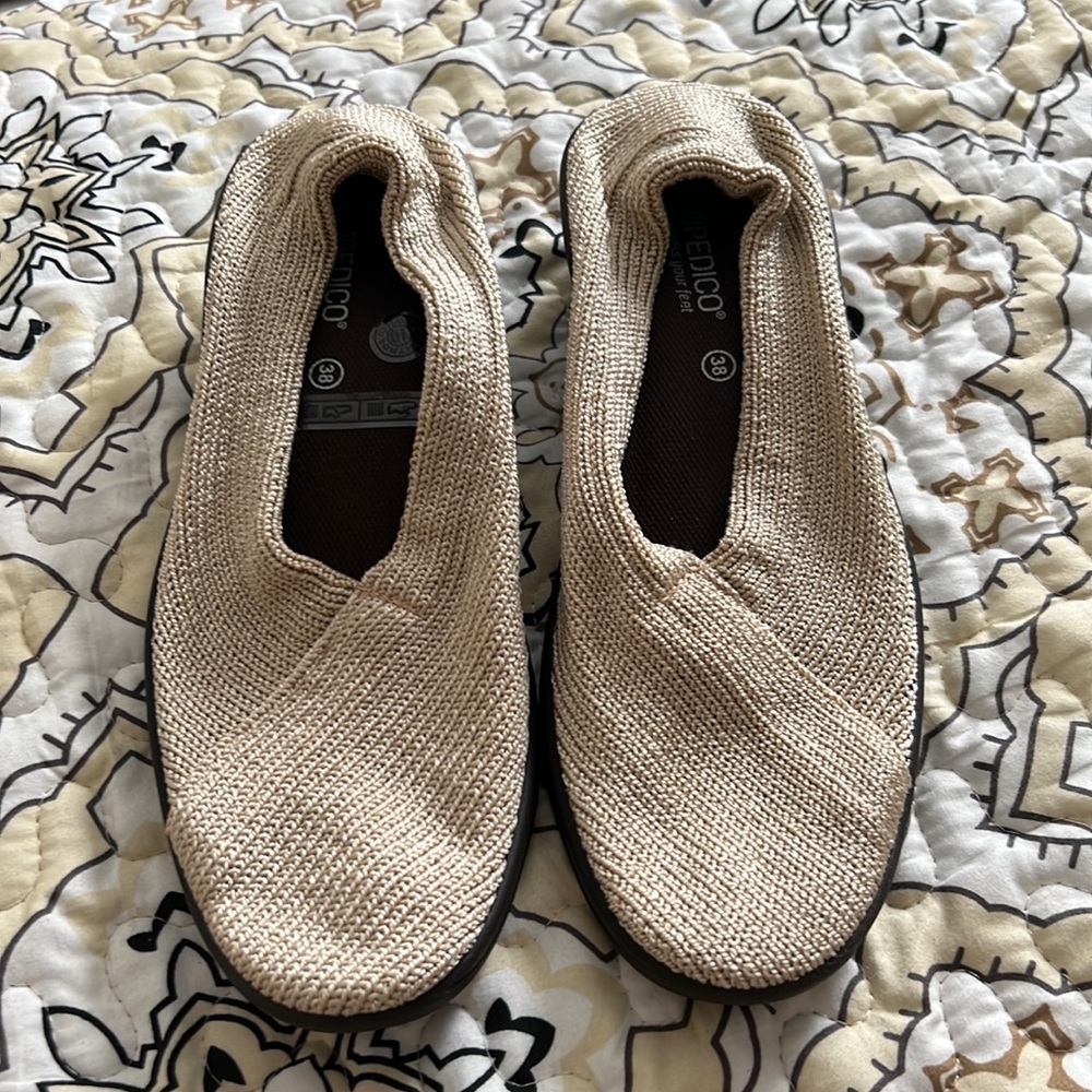 NEW! ARCOPEDICO tan fabric slip on shoe 38/7